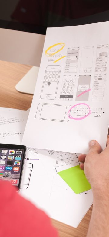 网页测速 App 首页截图，顶部是网址输入框，下方竖排显示常用网址历史记录与六个测速节点的实时延迟状态